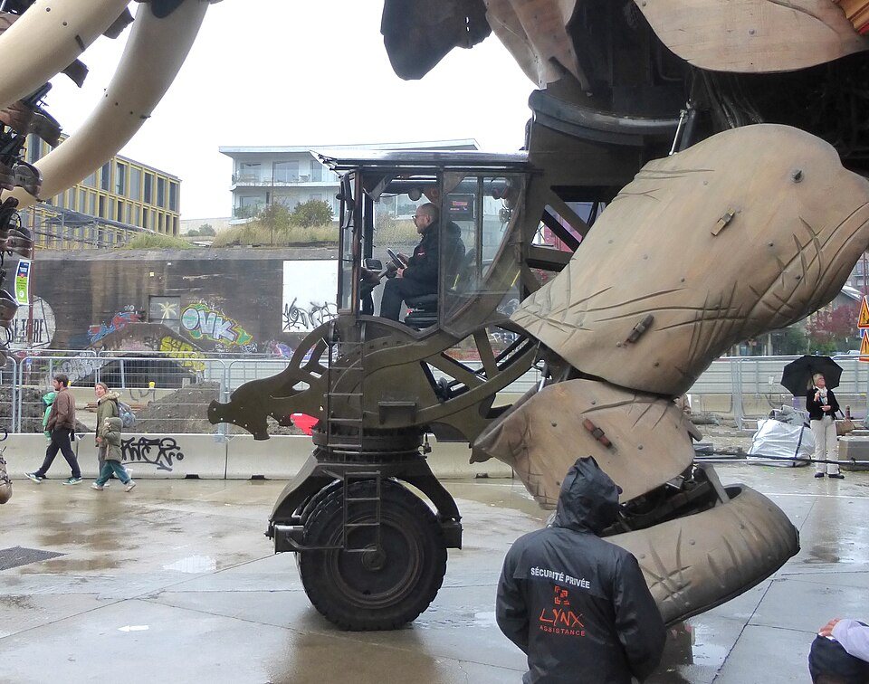 The driver's cab and the great feet at ground level