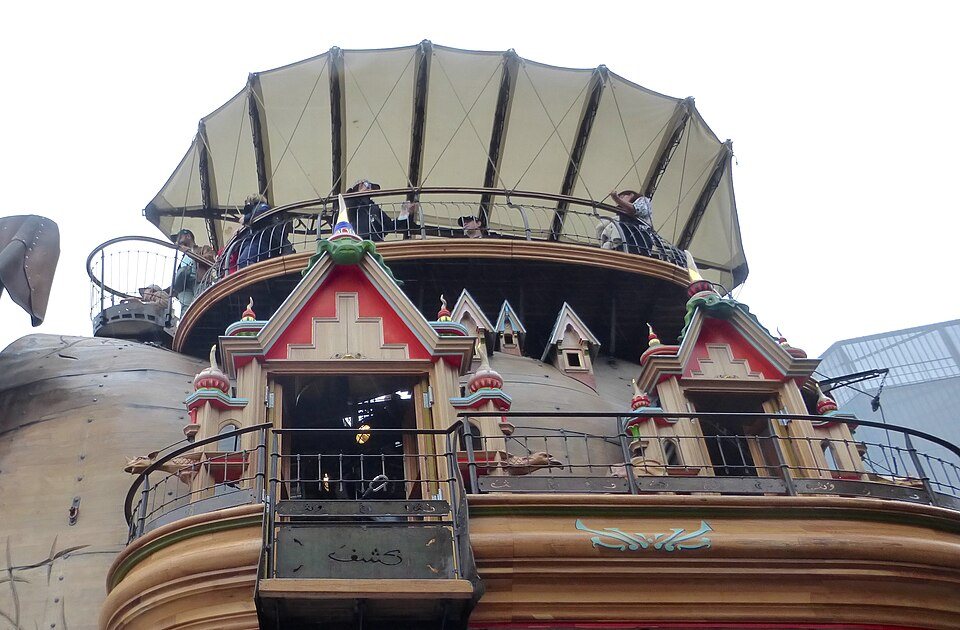 Passengers on the terrace built into the elephant's back