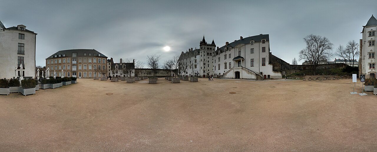 The château courtyard is free, and most visitors never go in