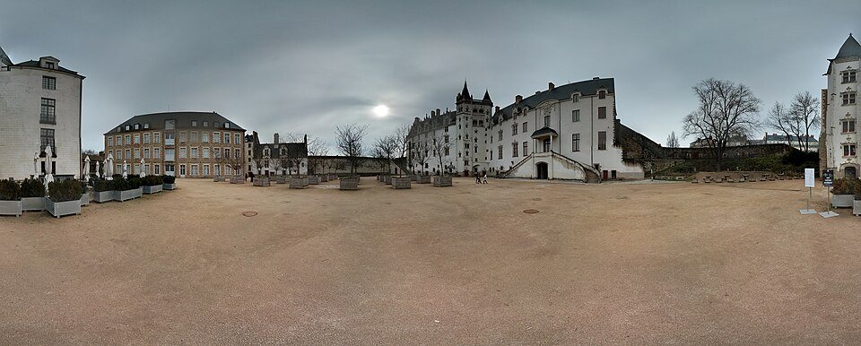 The château courtyard is free, and most visitors never go in