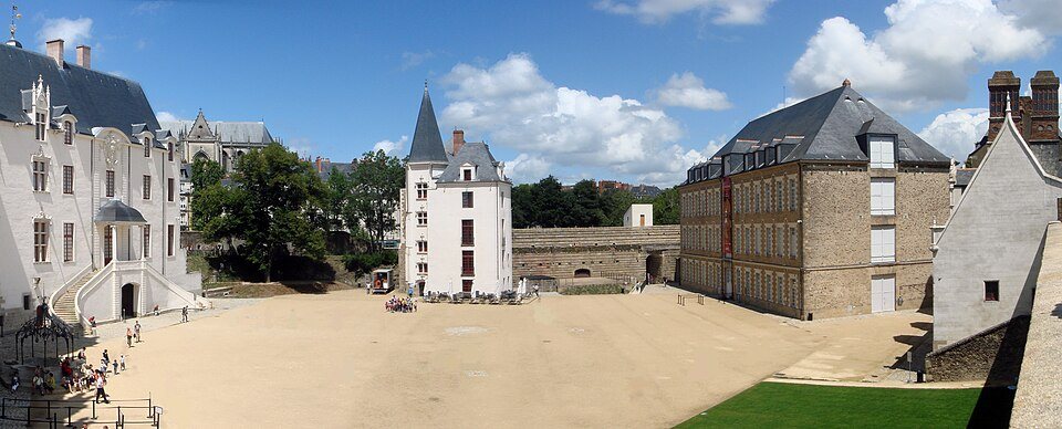 The courtyard and the white residence of the dukes