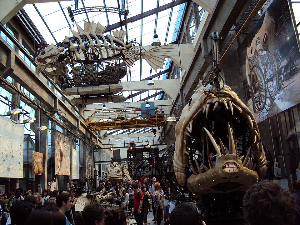 Machines hanging under the roof of the gallery