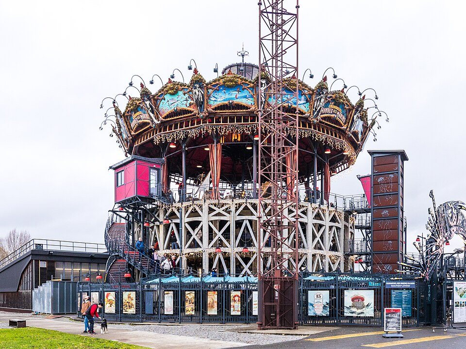 The Carrousel des Mondes Marins beside the Galerie