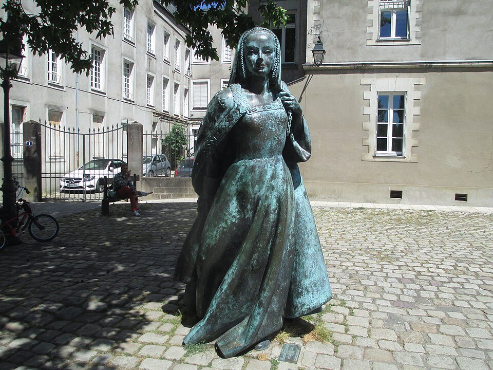 Statue of Anne of Brittany in Nantes
